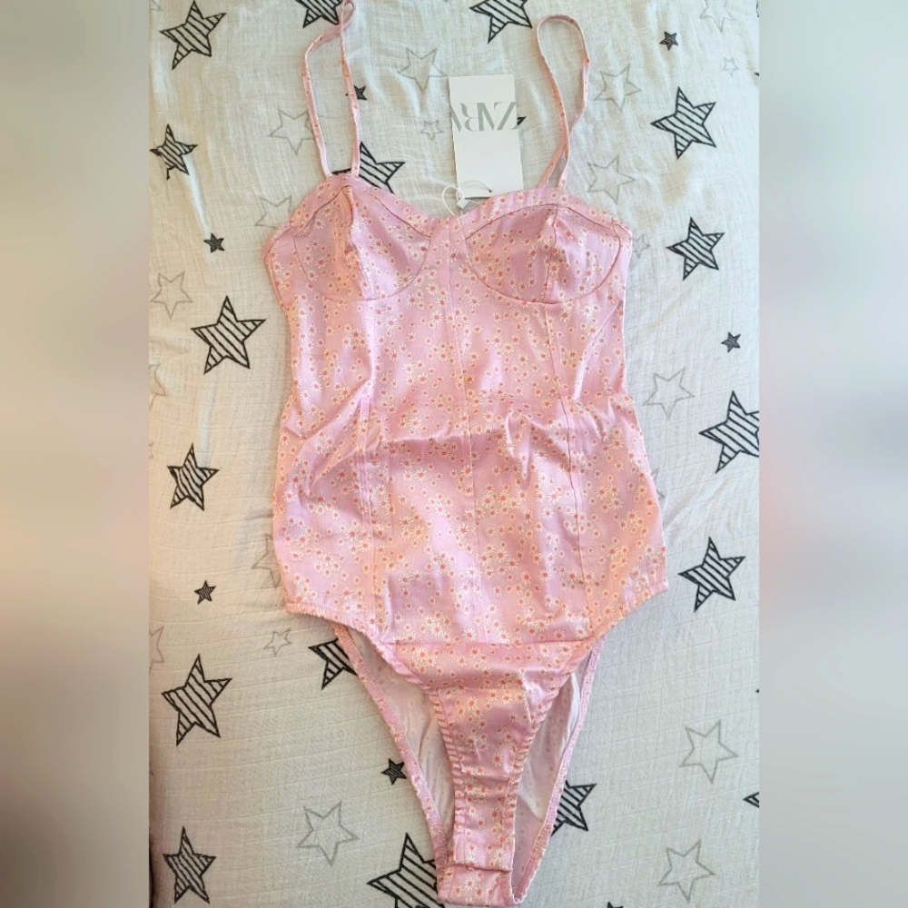 NWT Zara Pink Bodysuit size small in pink